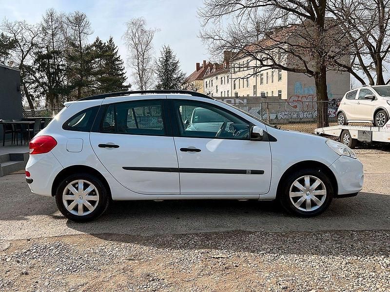 Gebraucht Renault Clio GrandTour Expression 75 PS (55 kW) 2012 Weiß Kombi