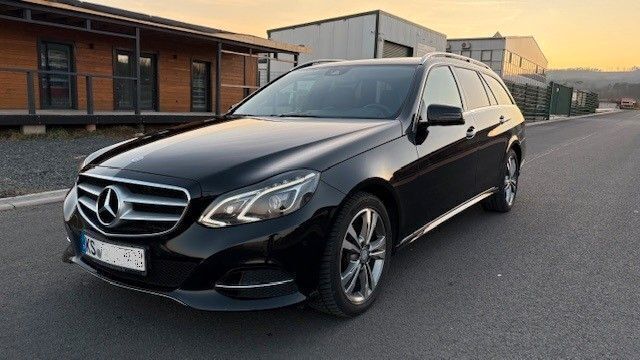 Schwarz Gebraucht 2014 Mercedes E300 Limousine | 10.500 € (Fairer Preis) - Bild 1/4