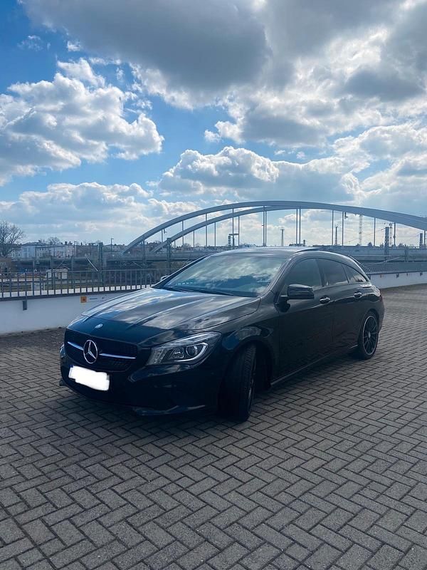 Schwarz Gebraucht 2016 Mercedes CLA220 Shooting Brake Kombi | 13.600 € (Guter Preis) - Bild 1/4