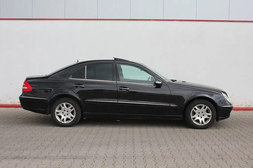 Gebraucht Mercedes E240 Elegance 177 PS (130 kW) 2004 197u obsidianschwarz metallic Limousine