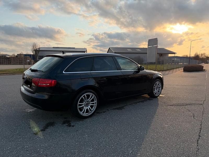 Gebraucht Audi A4 143 PS (105 kW) 2012 Schwarz Kombi
