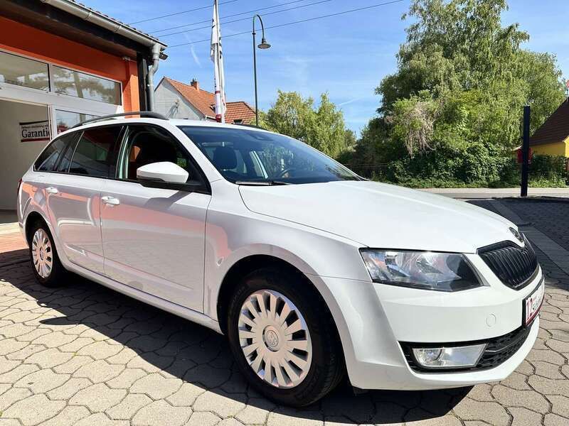 Moonweiss metallic Gebraucht 2017 Skoda Octavia Ambition Kombi | 7.980 € (Superpreis) - Bild 1/4