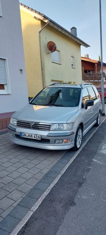 Grau Gebraucht 2003 Mitsubishi Space Wagon Motion Van / Kleinbus | 3.200 € (Fairer Preis) - Bild 1/4