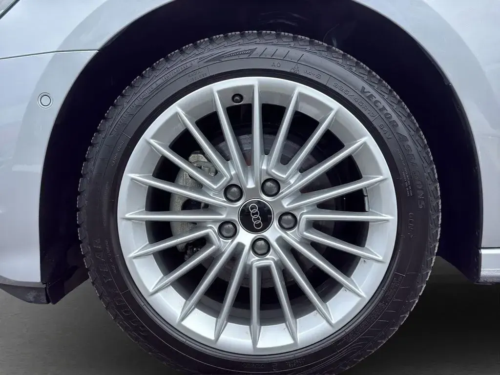 Gebraucht Audi A3 Advanced Plus 150 PS (110 kW) 2024 Florettsilber metallic Limousine