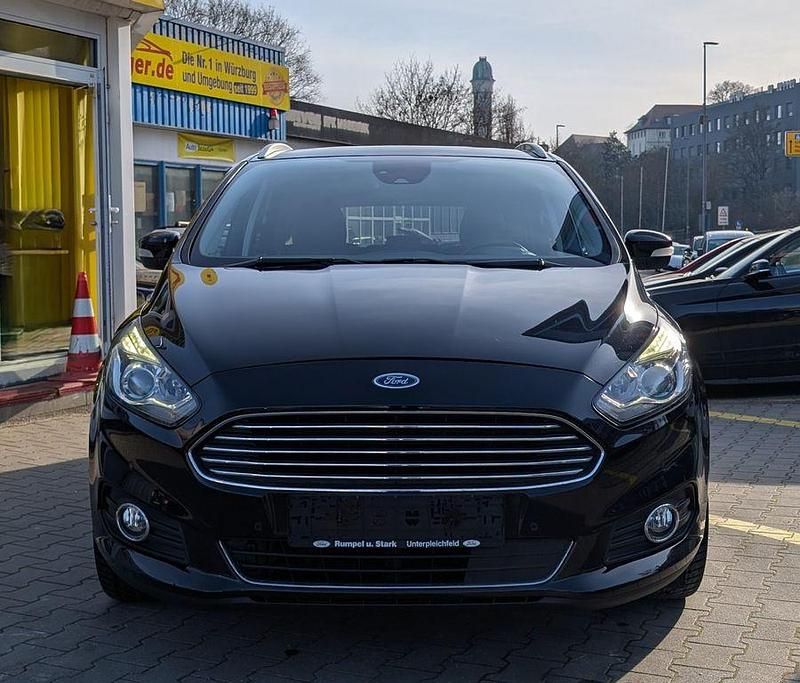 Gebraucht Ford S-MAX Titanium 241 PS (177 kW) 2019 Schwarz Van / Kleinbus