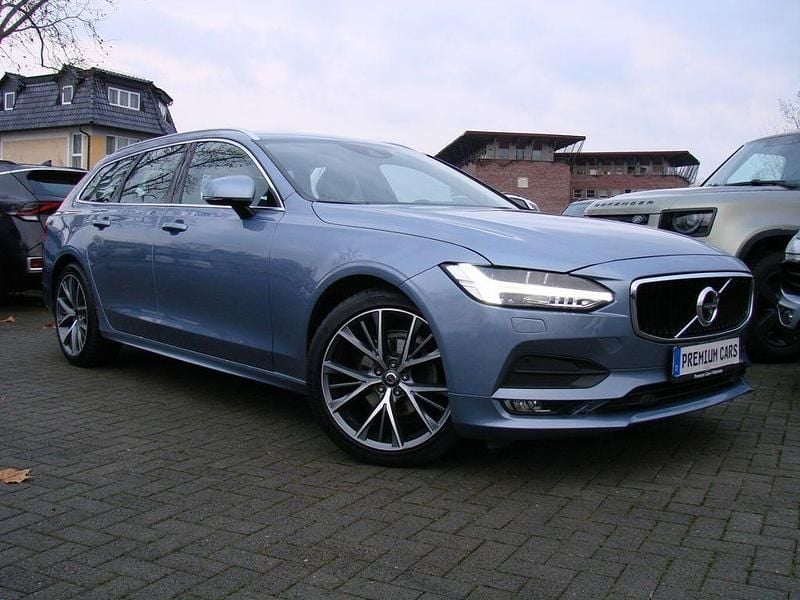 Mussel blue metallic (metallic) Gebraucht 2018 Volvo V90 Momentum Kombi | 26.980 € (Etwas zu teuer) - Bild 1/4