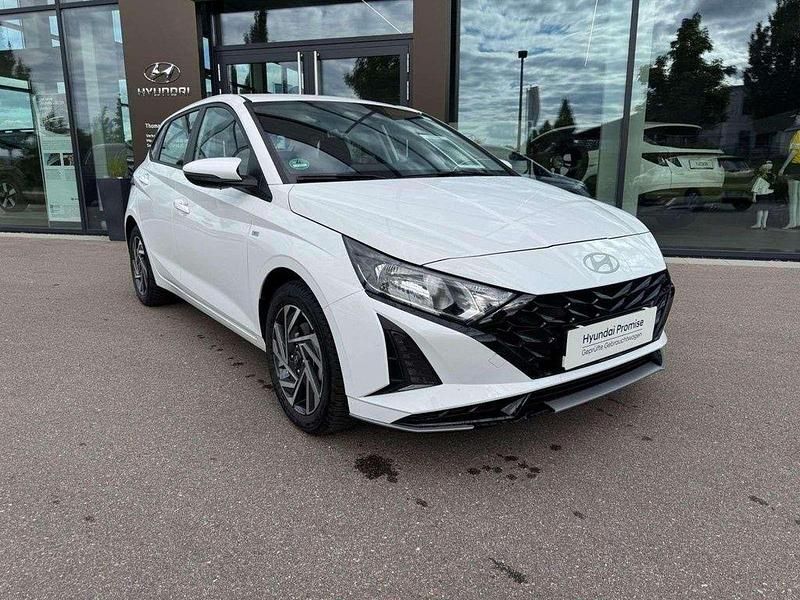 Gebraucht Hyundai i20 Trend 101 PS (74 kW) 2024 Atlas white / sol Kleinwagen