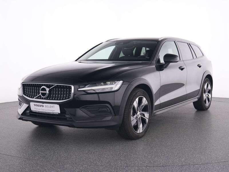 Gebraucht Volvo V60 CC Pro 197 PS (144 kW) 2022 Black solid stone / solid Kombi