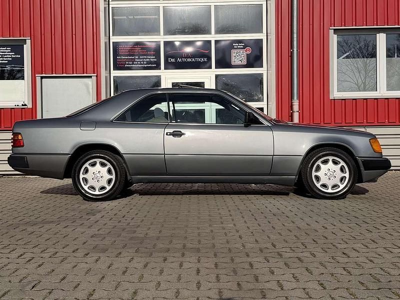 Gebraucht Mercedes 230 132 PS (97 kW) 1989 Grau Coupé