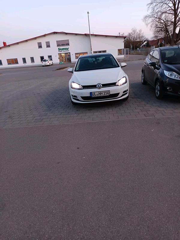 Weiß Gebraucht 2015 VW Golf VII Limousine | 12.800 € (Guter Preis) - Bild 1/4