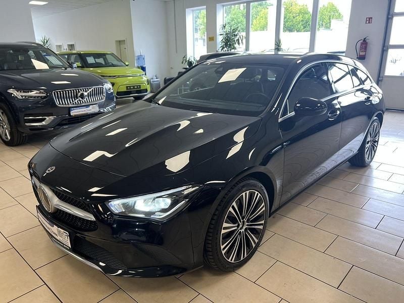 Schwarz Gebraucht 2020 Mercedes CLA220 Shooting Brake Kombi | 21.999 € (Guter Preis) - Bild 1/4