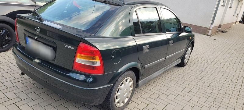 Gebraucht Opel Astra 65 PS (47 kW) 1998 Grün Limousine