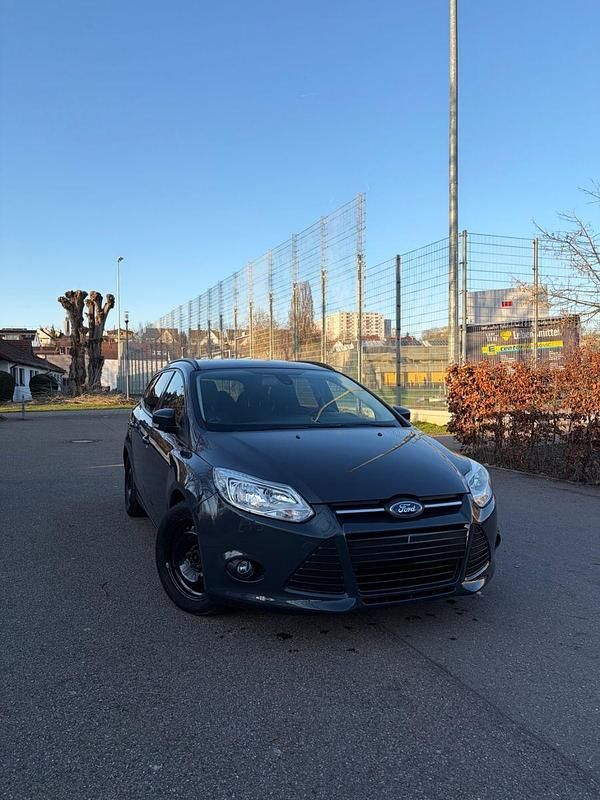 Gebraucht Ford Focus 116 PS (85 kW) 2014 Grau Kombi