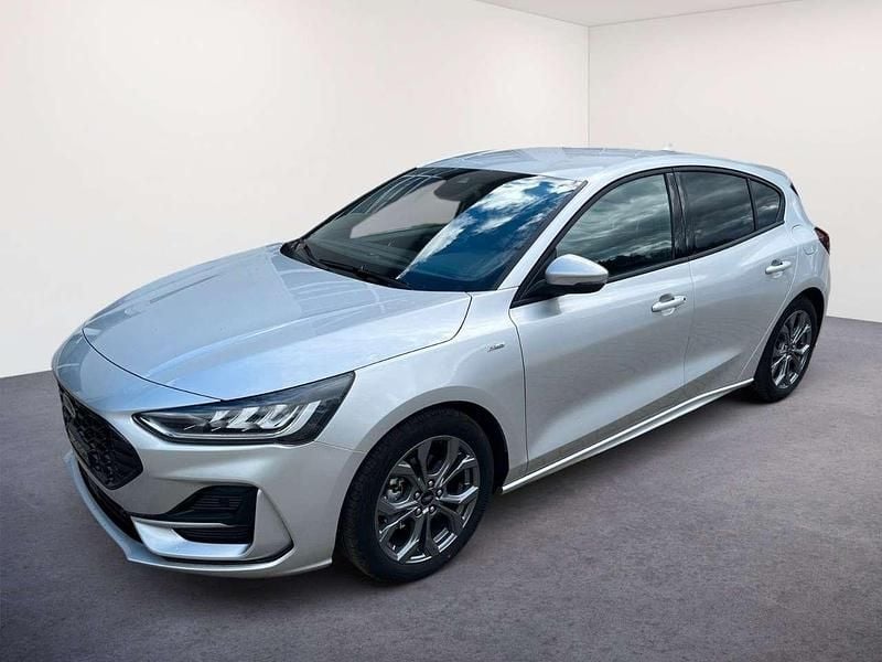 Moondust silber Neu 2024 Ford Focus ST-Line Limousine | 22.990 € (Superpreis) - Bild 1/4