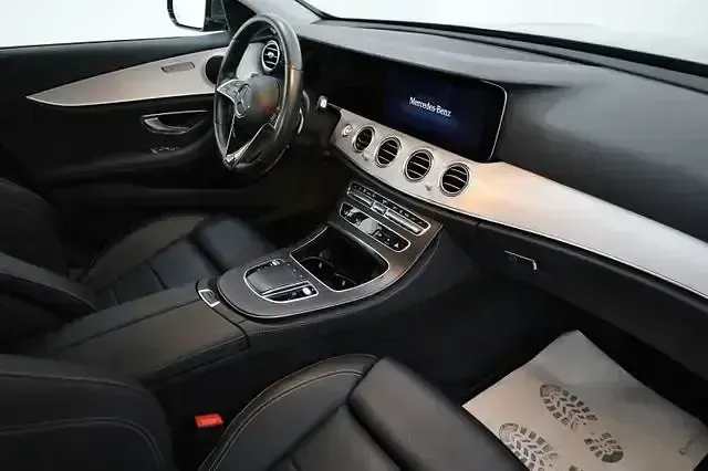 Gebraucht Mercedes E300 Avantgarde 320 PS (235 kW) 2020 Grau Limousine