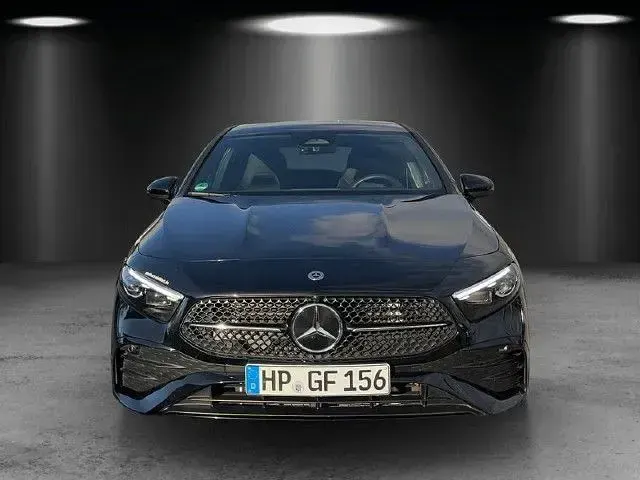 Gebraucht Mercedes A200 AMG 163 PS (119 kW) 2025 Schwarz Limousine