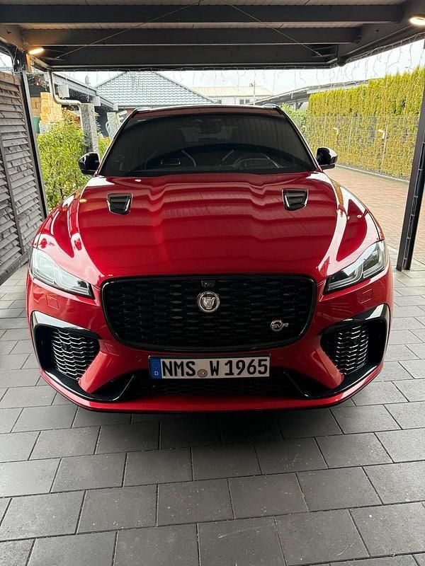 Rot Gebraucht 2023 Jaguar F-Pace SVR SUV | 73.900 € - Bild 1/4