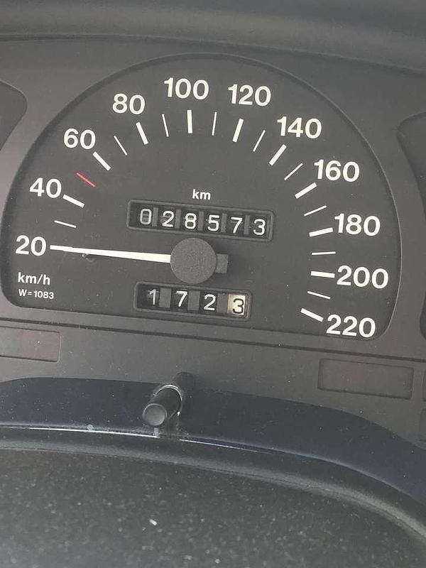 Grün Gebraucht 1995 Opel Vectra Limousine | 6.850 € - Bild 1/4