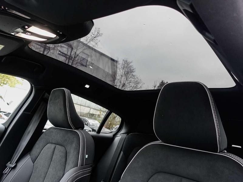 Używany Volvo C40 Ultimate 185 kW (252 KM) 2024 Biały SUV