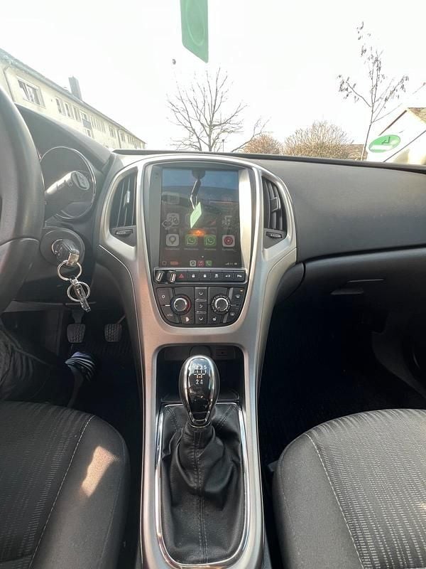 Gebraucht Opel Astra 101 PS (74 kW) 2010 Weiß Kombi