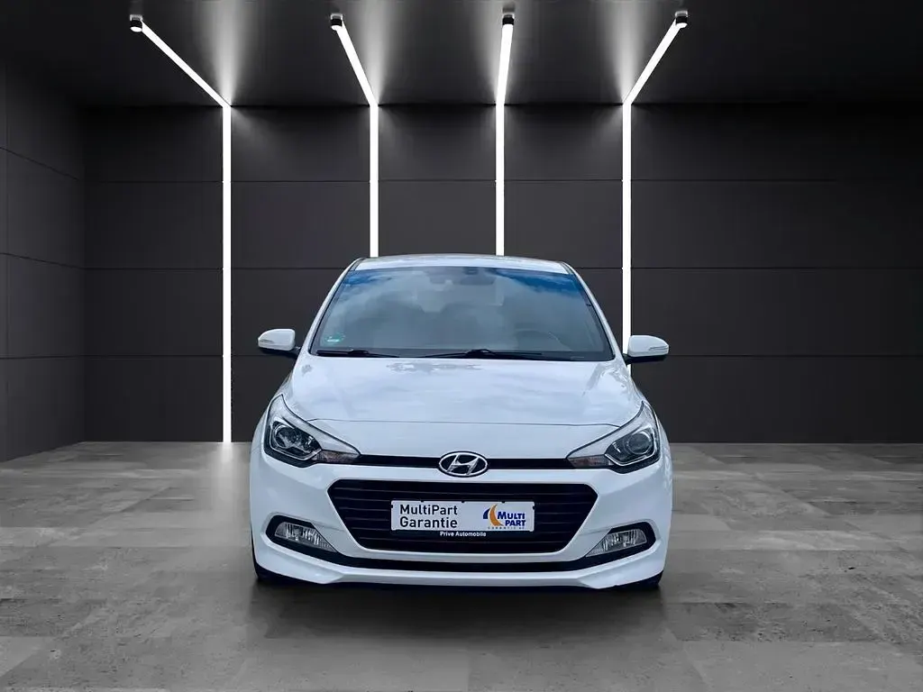 Gebraucht Hyundai i20 Passion 120 PS (88 kW) 2017 Weiß Limousine