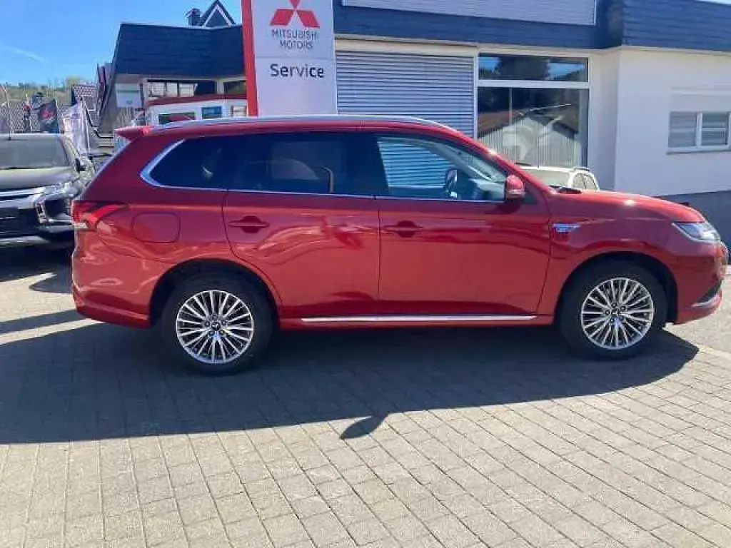 Gebraucht Mitsubishi Outlander P-HEV Basis 135 PS (99 kW) 2018 Karminrot metallic (metallic) SUV