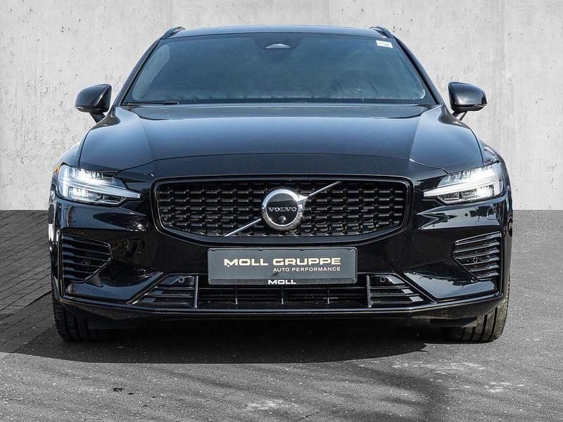 Gebraucht Volvo V60 Plus 349 PS (256 kW) 2022 Onyx black / metallic Kombi