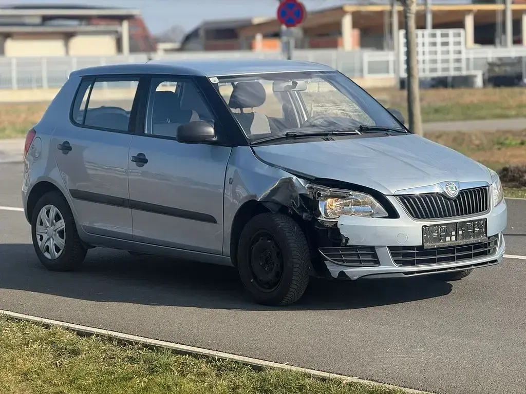 Gebraucht Skoda Fabia 60 PS (44 kW) 2010 Blau Limousine