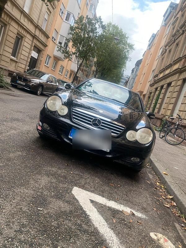 Schwarz Gebraucht 2004 Mercedes C180 Coupé | 2.300 € (Fairer Preis) - Bild 1/4