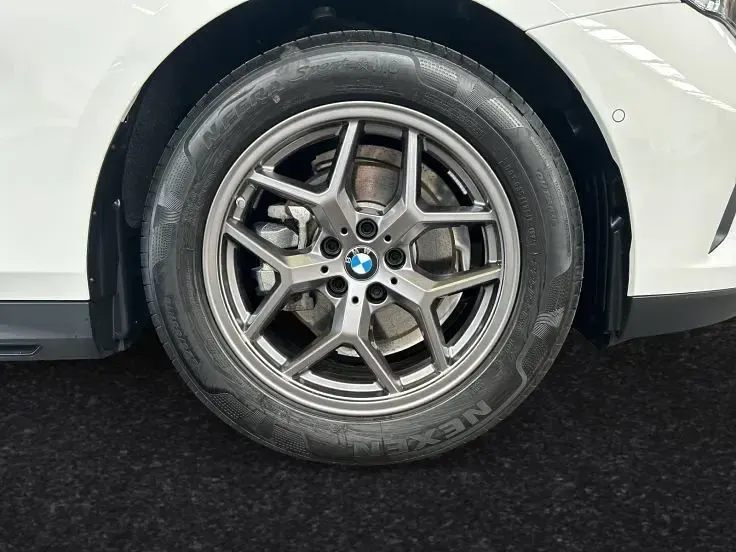 Gebraucht BMW 520 Sport Line 208 PS (152 kW) 2025 Alpinweiss Kombi