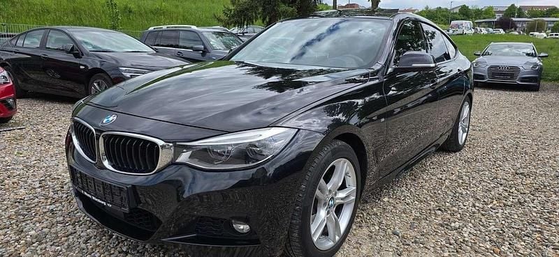 Black sapphire metallic Gebraucht 2018 BMW 330 M Sport Limousine | 20.900 € (Guter Preis) - Bild 1/4