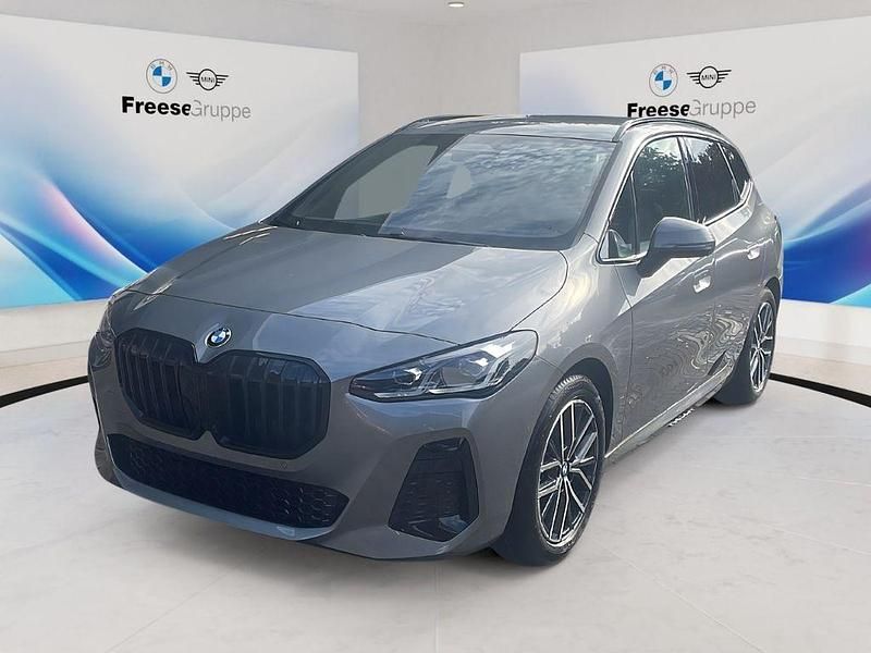 Grau Neu 2025 BMW 220 Active Tourer Performance Van / Kleinbus | 43.490 € (Fairer Preis) - Bild 1/4