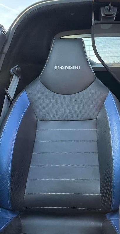 Second-hand Renault Wind 102 CP (75 kW) 2012 Albastru Cabrio