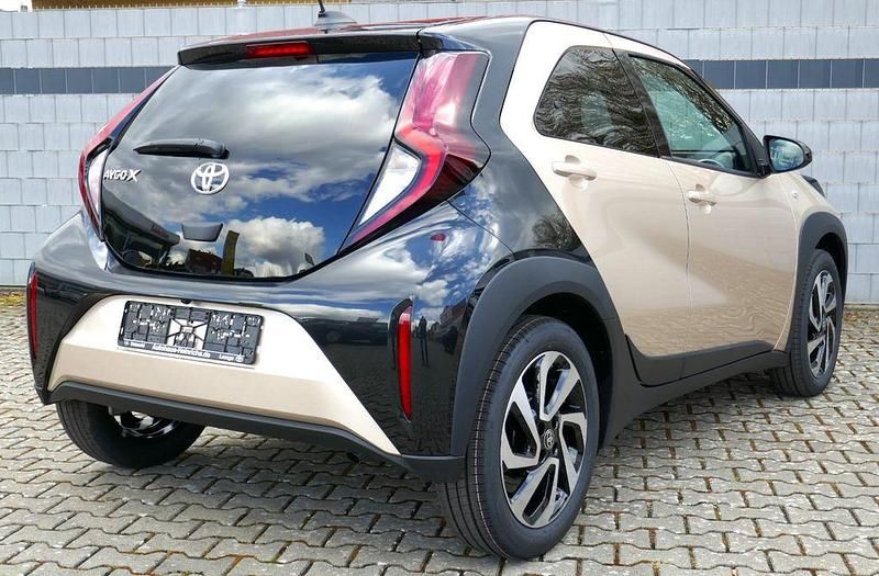 Gebraucht Toyota Aygo X 72 PS (52 kW) 2025 Beige SUV