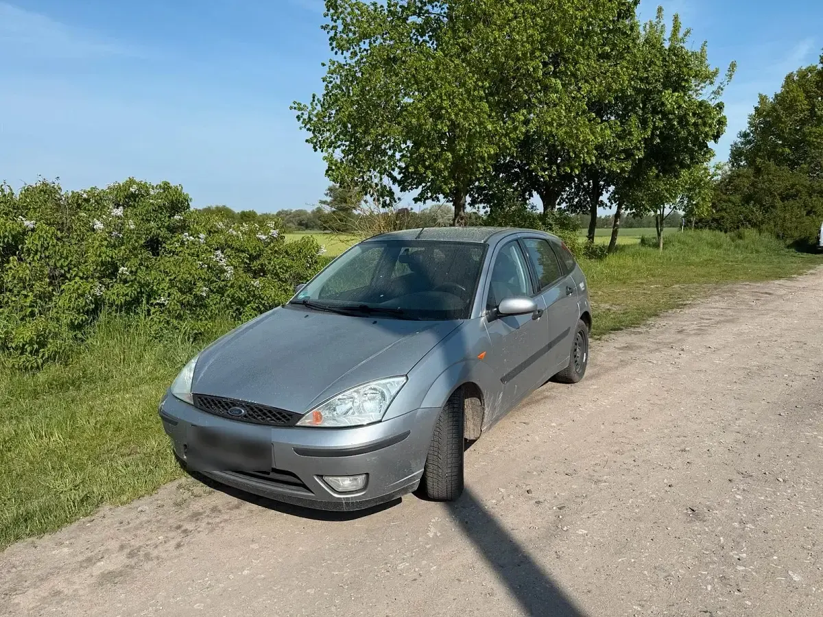 Gebraucht Ford Focus 101 PS (74 kW) 2002 Silber Limousine