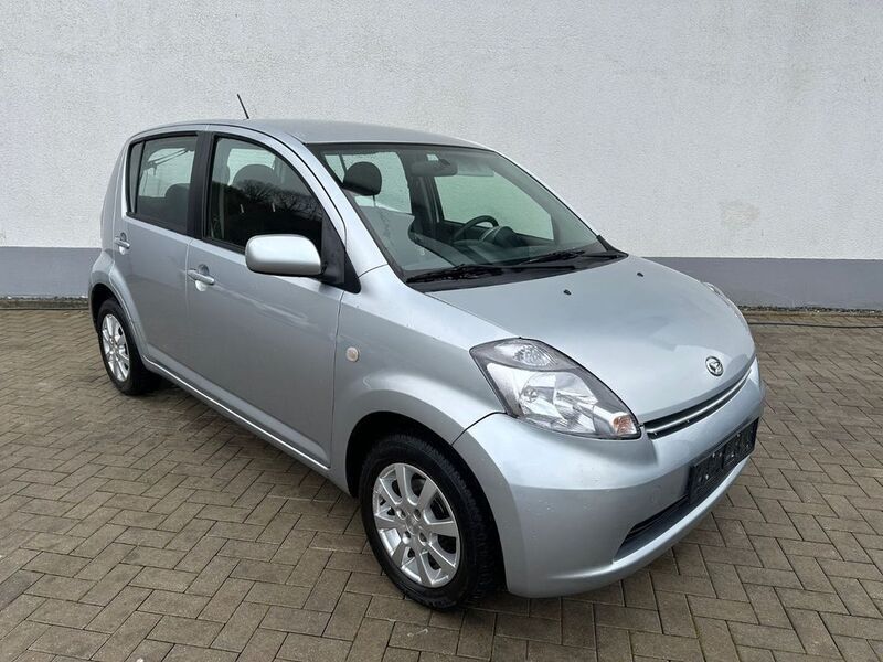 Silber Gebraucht 2006 Daihatsu Sirion Kleinwagen | 1.900 € (Fairer Preis) - Bild 1/4