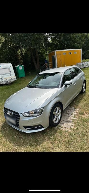 Silber Gebraucht 2013 Audi A3 Sportback Kleinwagen | 11.000 € (Fairer Preis) - Bild 1/4