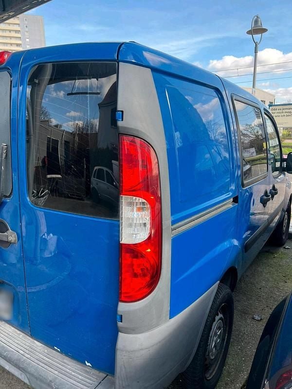 Gebraucht Fiat Doblò 84 PS (61 kW) 2009 Blau Van / Kleinbus