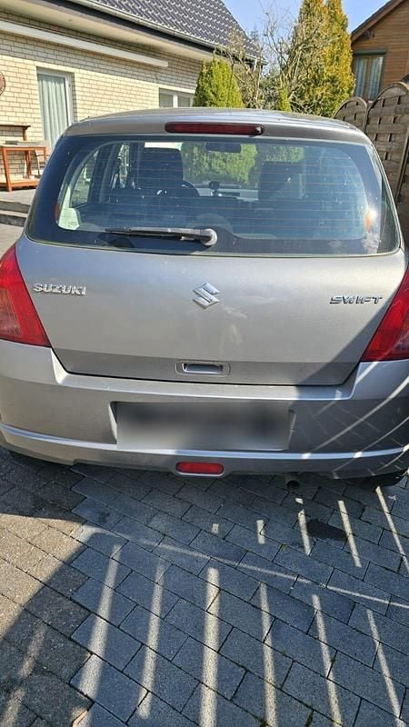 Second-hand Suzuki Swift 93 CP (68 kW) 2006 Argintiu Hatchback