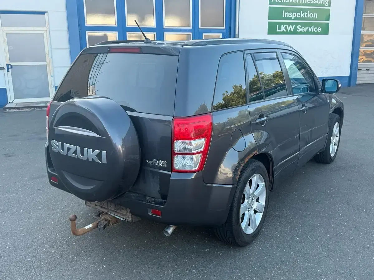 Gebraucht Suzuki Grand Vitara 129 PS (94 kW) 2013 Silber SUV