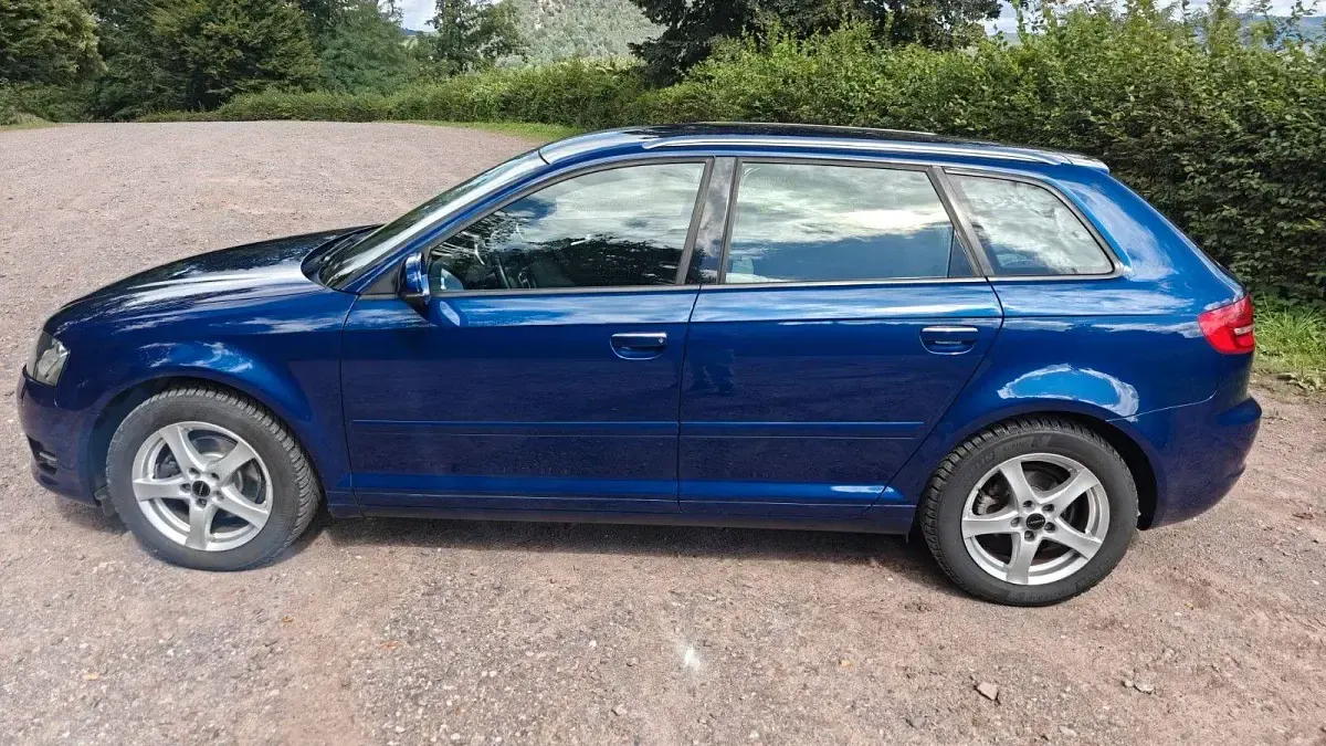 Gebraucht Audi A3 Sportback Ambition 105 PS (77 kW) 2011 Blau Kleinwagen