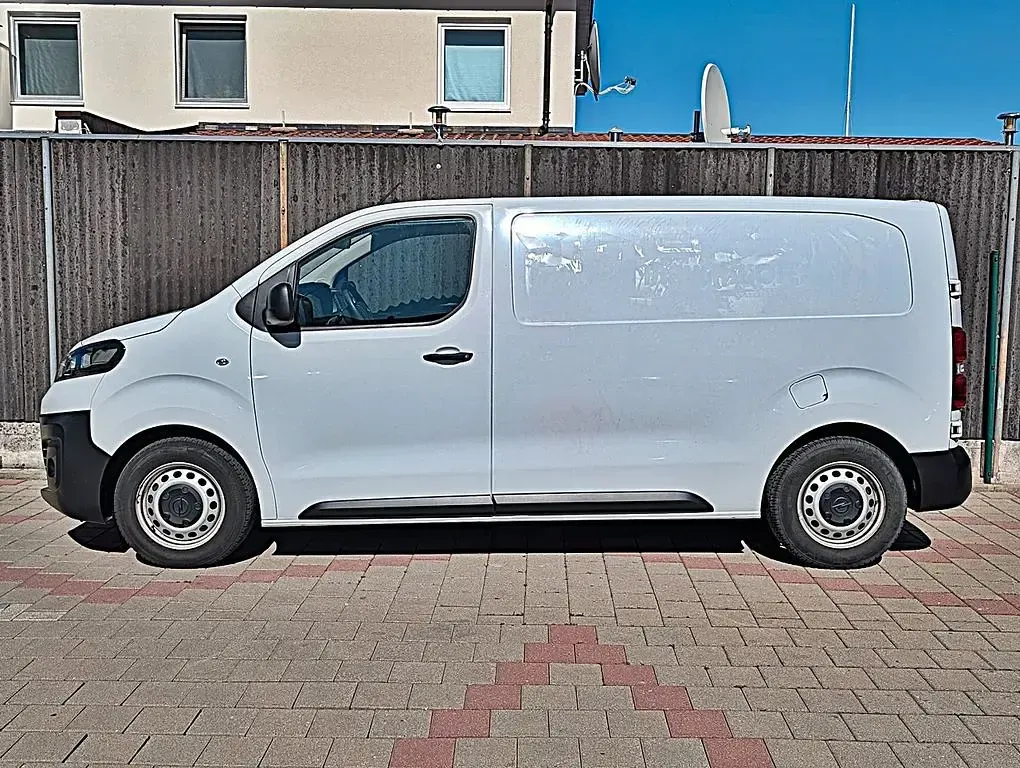Gebraucht Opel Vivaro-e Combi Edition 120 PS (88 kW) 2023 Casablancaweiss/glacier/arctic Van / Kleinbus