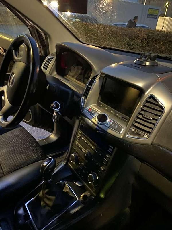 Schwarz Gebraucht 2012 Chevrolet Captiva LT SUV | 8.950 € (Teuer) - Bild 1/4