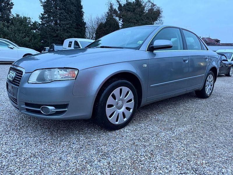 Grau Gebraucht 2005 Audi A4 Limousine | 1.950 € (Superpreis) - Bild 1/4