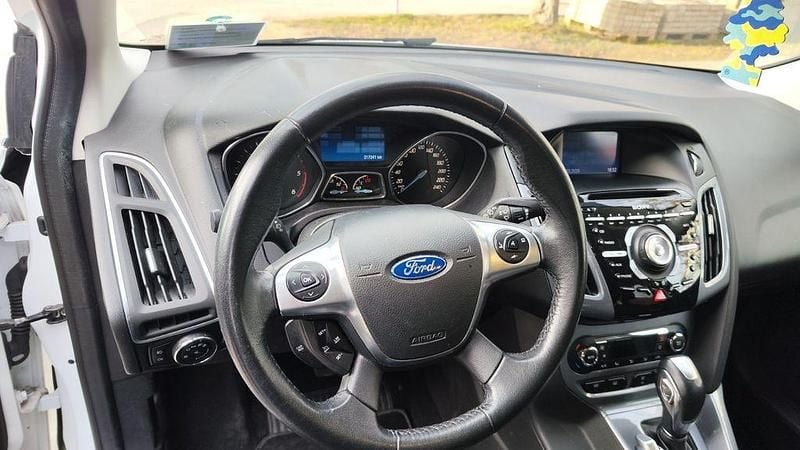 Gebraucht Ford Focus 140 PS (102 kW) 2014 Weiß Limousine
