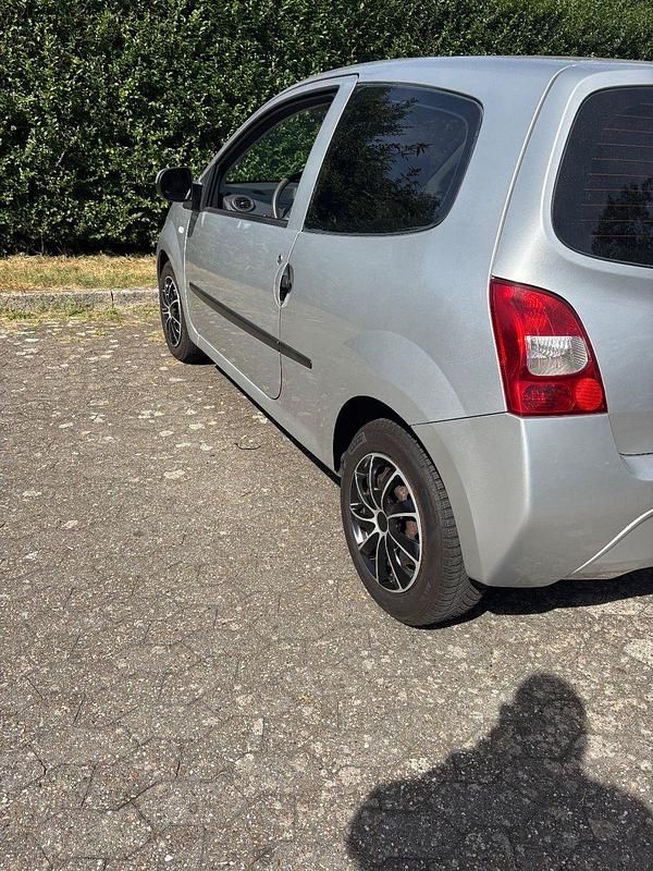 Silber Gebraucht 2010 Renault Twingo Kleinwagen | 2.050 € (Fairer Preis) - Bild 1/4