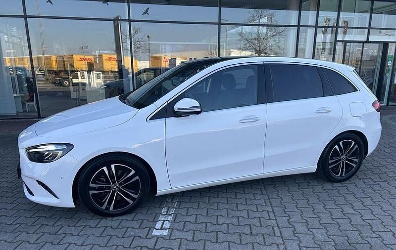 Gebraucht Mercedes B220 190 PS (139 kW) 2024 Weiß Van / Kleinbus