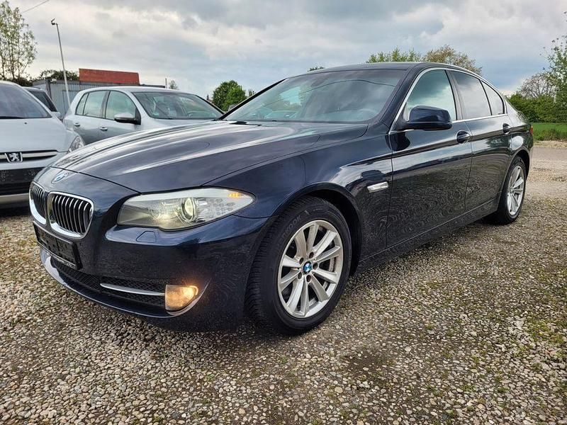Second-hand BMW 520 184 CP (135 kW) 2011 Albastru Berlinǎ