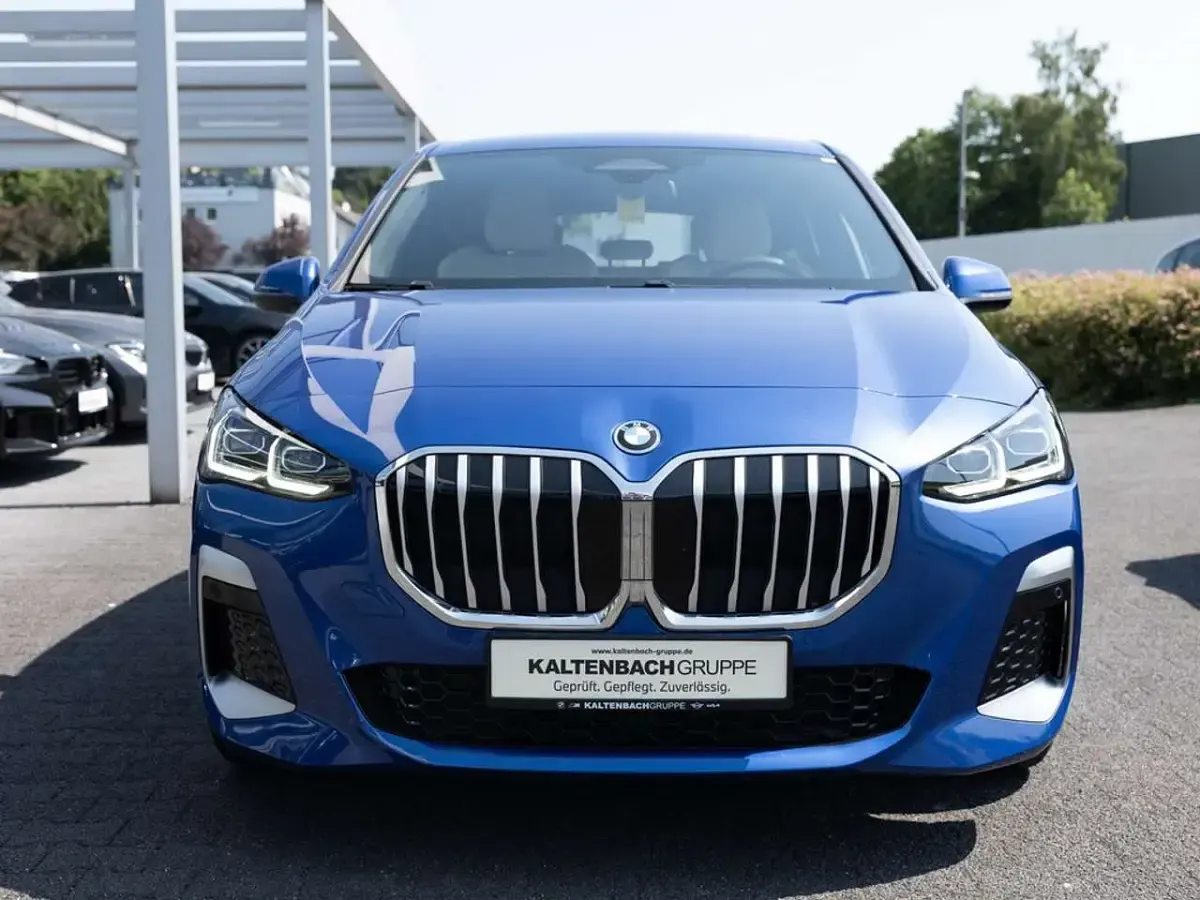 Gebraucht BMW 225 Active Tourer M Sport 245 PS (180 kW) 2022 Blau Van / Kleinbus