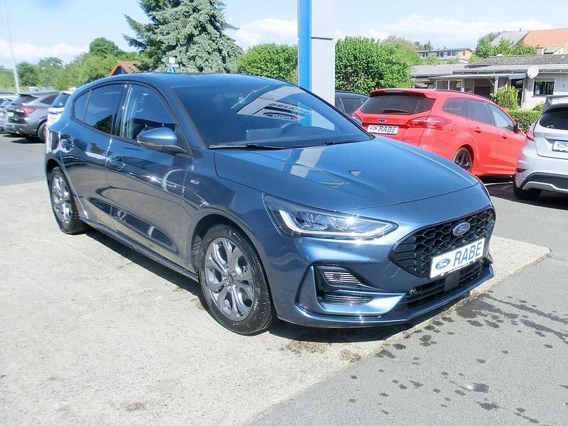 Gebraucht Ford Focus ST-Line X 155 PS (114 kW) 2024 Chroma blau Limousine